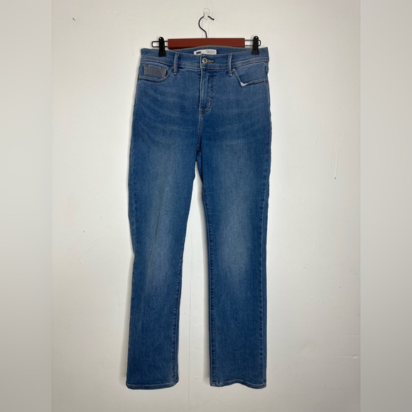 Women's Levi's® Classic Straight-Leg Jeans - Picture 2 of 9